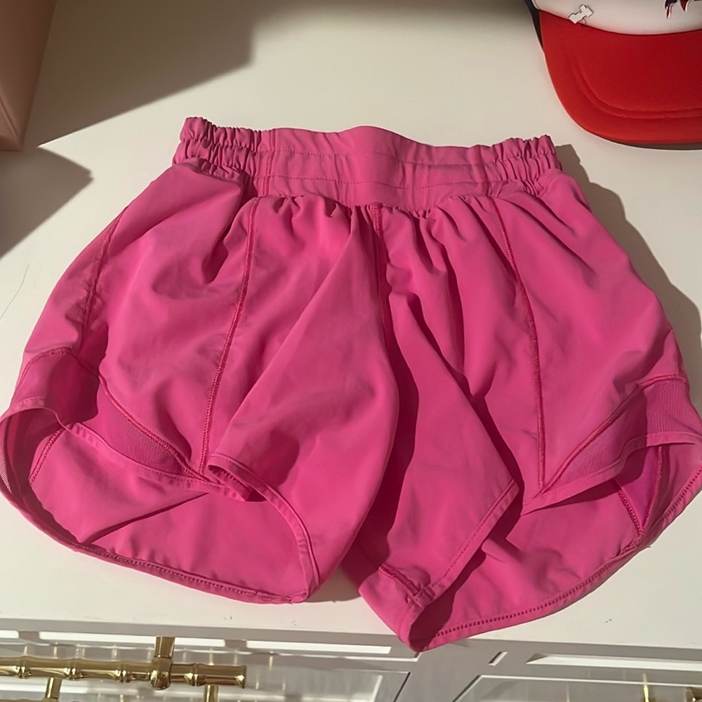LuluLemon Hotty Hot 4inch mid rise shorts - Sonic Pink
